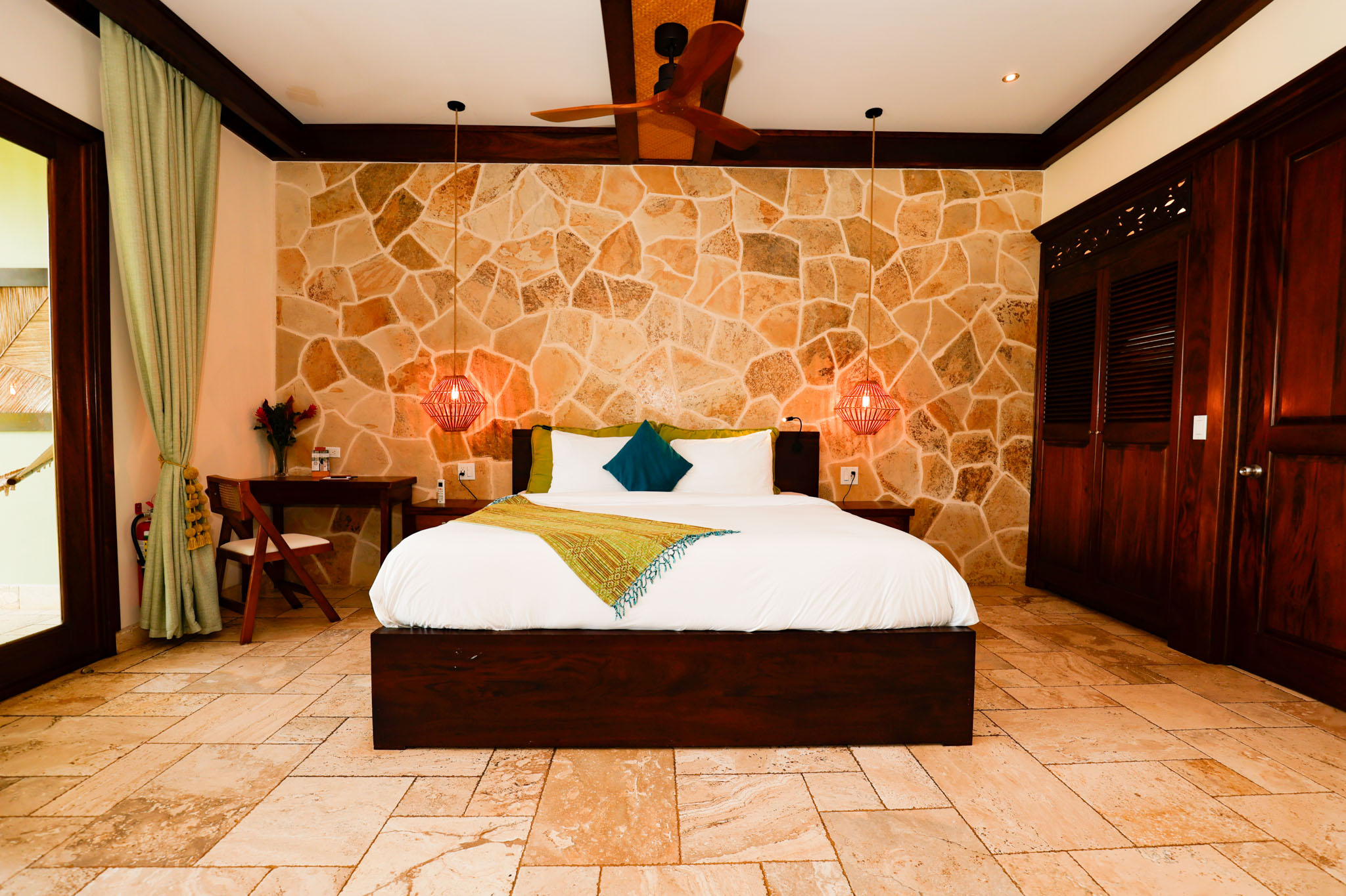 The Riverside Rooms Queen Sized Bed at The Rainforest Lodge at Sleeping Giant